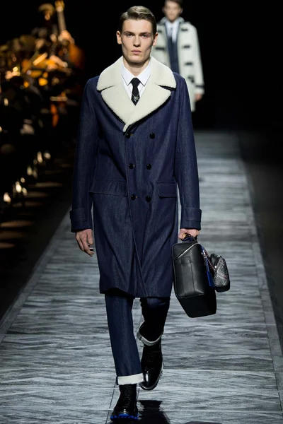 Look 24
